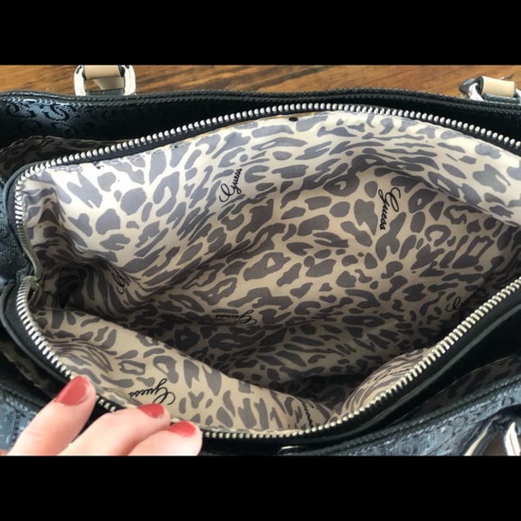 Guess purse - Picture 6 of 8
